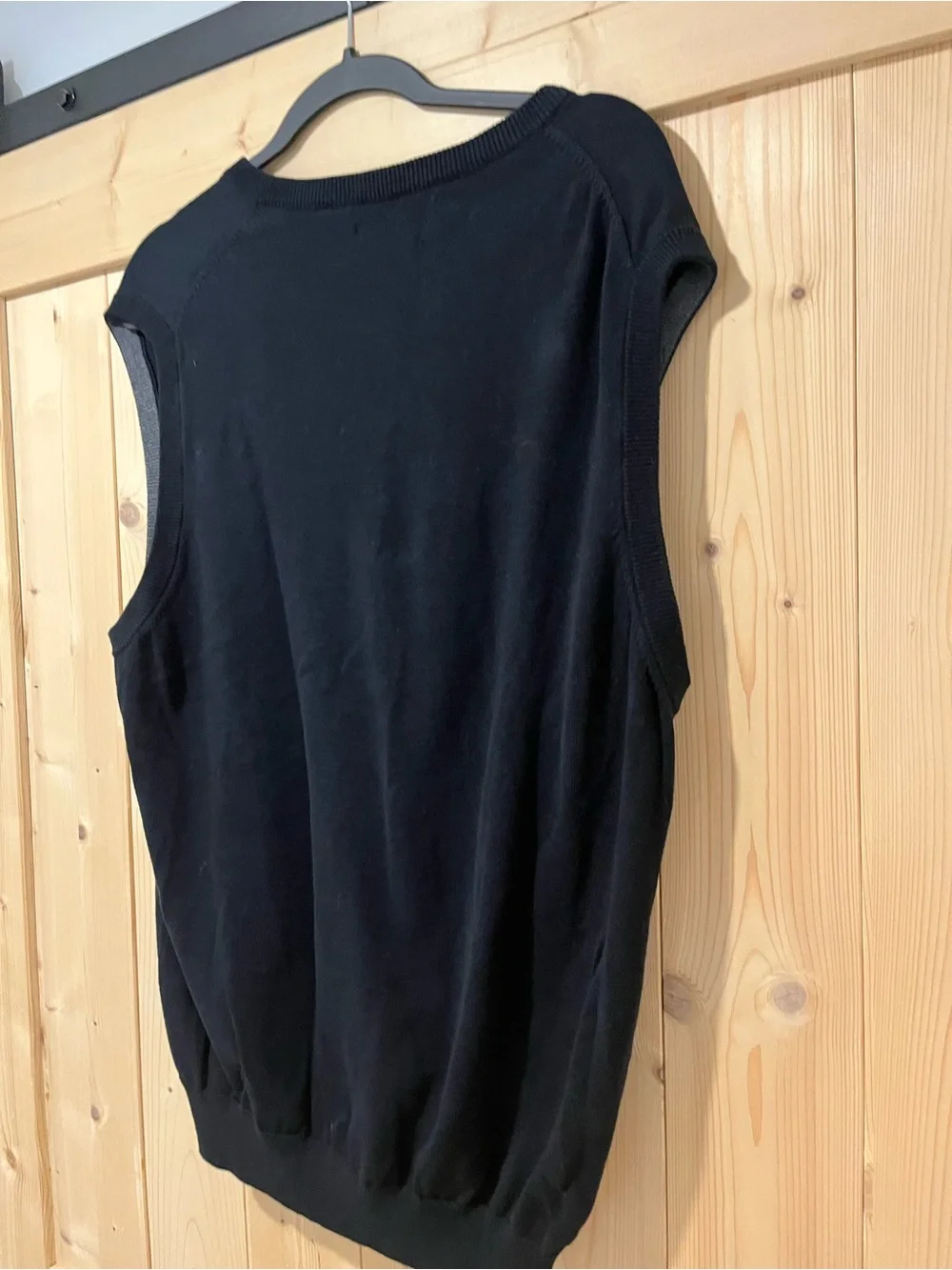 Chaps Black V-Neck Sweater Vest with Crest Large. ⛳️